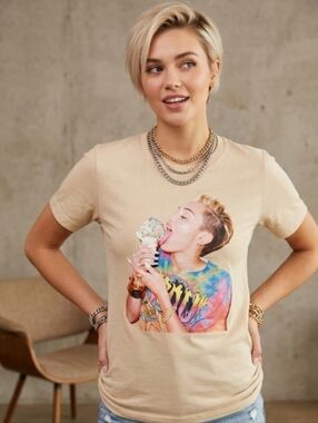 Miley Cyrus Light Beige Crewneck Tee Bangerz Concert RARE
